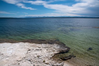 Yellowstone Gölü manzarası