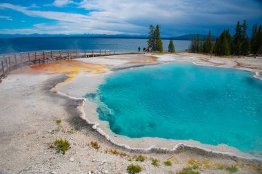 Yellowstone Ulusal Parkı 'nın batısında jeotermal özellik (U