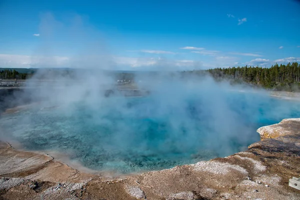 Cráter Excelsior Geyser en el Parque Nacional de Yellowstone — Foto de Stock