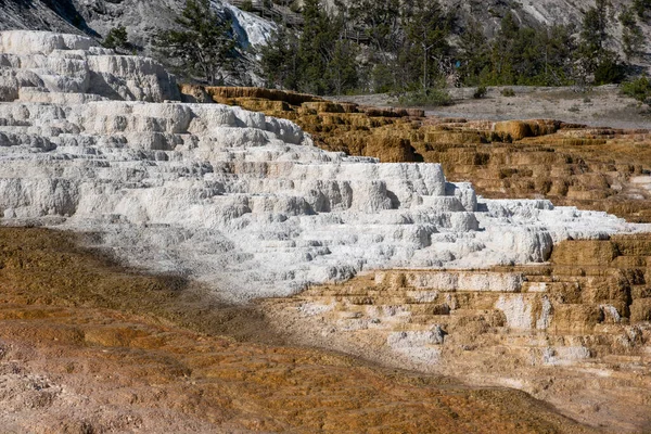 Terraços Minerva com seus depósitos de travertino — Fotografia de Stock