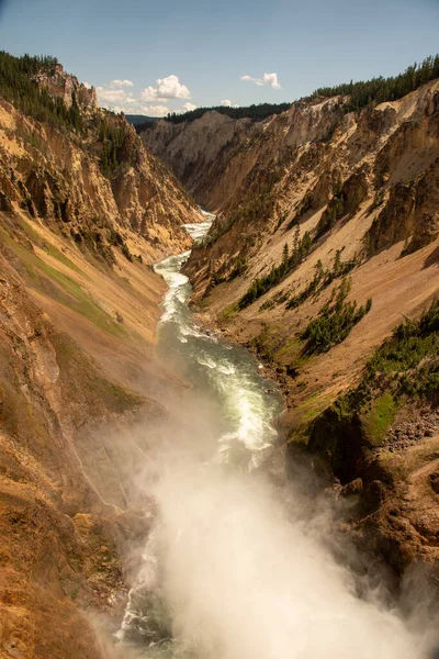 Lagere val bij de Grand Canyon van Yellowstone — Stockfoto