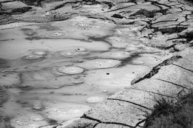 Yellowstone Natio 'daki Artists painpots alanında jeotermal özellik