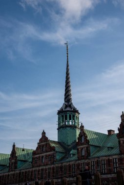 Kopenhag 'ın eski borsa binası.)