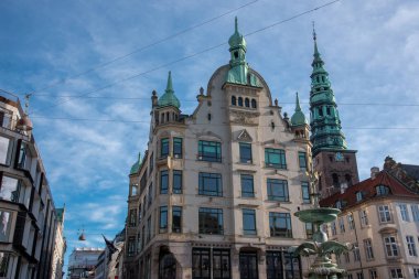 Nikolaj Çağdaş Sanat Merkezi Klasik bir binanın arkasında