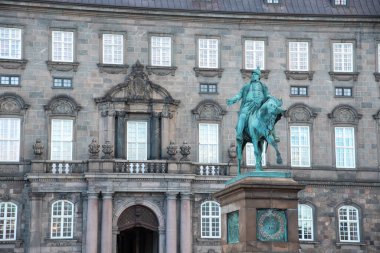 Christiansborg Sarayı, bir ülkenin üç şubesini barındıran dünyadaki tek binadır.