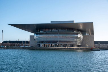 Kopenhag (DK) -14 Şubat 2020 - Kopenhag Opera Salonu 'nu feribottan izleyen