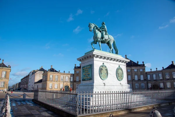 Estatua Ecuestre Del Rey Fredrick Medio Plaza Amalienborg Copenhague — Foto de Stock