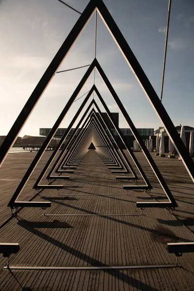 Copenhague Febrero 2020 Escultura Forma Triangular Junto Río Copenhague — Foto de Stock