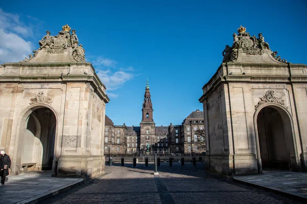 Christiansborg Sarayı, bir ülkenin üç şubesini barındıran dünyadaki tek binadır.