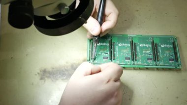 Elektronik üretiminde mühendislik lehimleme devre kartı görüntüleri