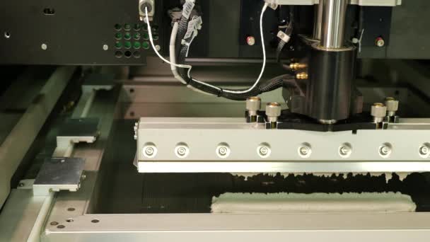 Close Upbeelden Van Mechanische Productie Van Printplaten Fabriek — Stockvideo