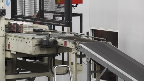 Close Cuplikan Dari Pabrik Pencetakan Kertas — Stok Video