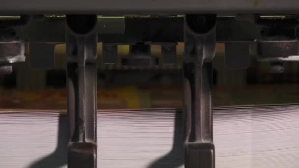 Nahaufnahme Einer Papierdruckerei — Stockvideo