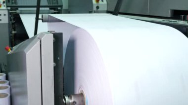 Zarf üretim fabrikasının yakın çekim görüntüleri.