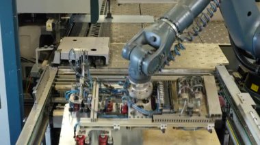 Bükme, en yaygın olarak metal levhalarda, dublör malzemelerde düz bir eksen boyunca V-şekli, U-şekli veya kanal şekli üreten bir üretim sürecidir.