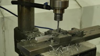 Bu çekim endüstriyel metal işletim fabrikasında yapılan ve paslanmaz çelik hava dağıtım ekipmanları üreten bir seri çekimin parçası..