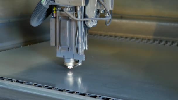 激光切割是一种用激光切割材料的技术 — 图库视频影像