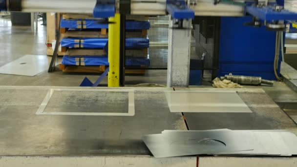 このショットは 工業用金属操作工場のウィッチで行われた一連のショットの一部であり ステンレス鋼を作ります空気分配装置 — ストック動画