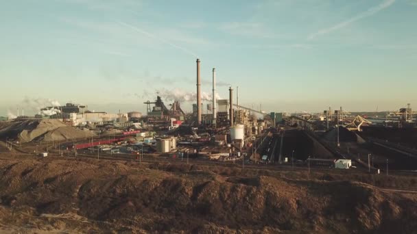 Factory Tata Steel Con Camini Fumanti Sera Sole Ijmuiden Paesi — Video Stock