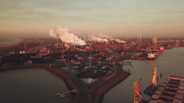 Factory Tata Steel Con Camini Fumanti Sera Sole Ijmuiden Paesi — Video Stock