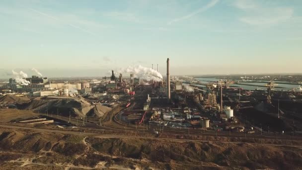 Factory Tata Steel Con Camini Fumanti Sera Sole Ijmuiden Paesi — Video Stock