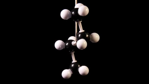 Fórmula Química Una Molécula Que Gira Aislada Sobre Fondo Negro — Vídeos de Stock