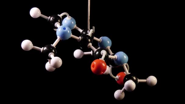 Kémiai Képlet Egy Fekete Alapon Izolált Molekula Forgatásáról Ban Forgatva — Stock videók