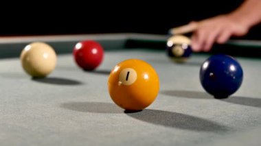 Bilardo oynamanın Hollandaca versiyonunun yakın çekim görüntüleri