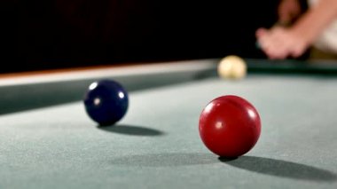 Bilardo oynamanın Hollandaca versiyonunun yakın çekim görüntüleri