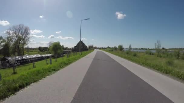Pov Jazdy Tyłu Holenderskiej Grobli Pobliżu Rzeki Lek — Wideo stockowe