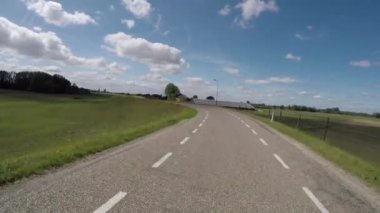 POV Hollanda 'da Ren nehri yakınlarındaki polder hendeğinde Amerongen ve Wijk bij Duurstede arasında ilerliyor.