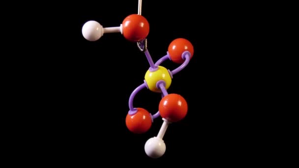 Formula Chimica Una Molecola Che Ruota Isolata Fondo Nero Girato — Video Stock