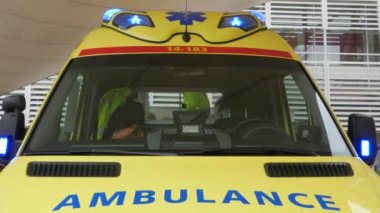 Hollanda 'daki ambulansların yakın çekim görüntüleri.