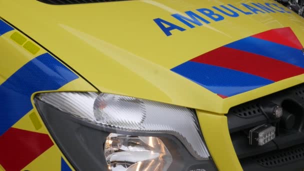 Gros Plan Voiture Ambulance Aux Pays Bas — Video