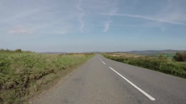 Pov Dirigindo Através Exmoor National Park Somerset Estradas Inglaterra Câmera — Vídeo de Stock