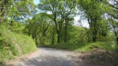 Exmoor Ulusal Parkı 'ndaki Dunkery Beacon tepesinden geçen TIMELAPSE POV