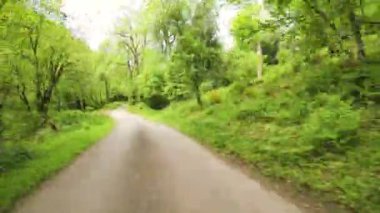 Exmoor Ulusal Parkı 'ndaki Dunkery Beacon tepesinden geçen TIMELAPSE POV