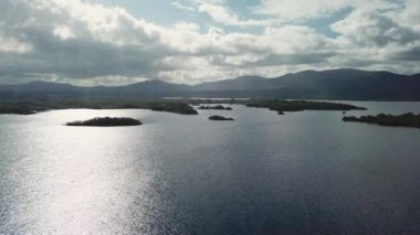 Kerry Gölü Lough Leane Halkası, Killarney İrlanda Havacılık 25 Fps, 4K, titreşim yok..