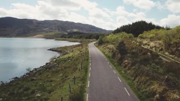 Lake Road Mountains Aerial Ring Kerry Irlanda Fps Sem Cintilação — Vídeo de Stock