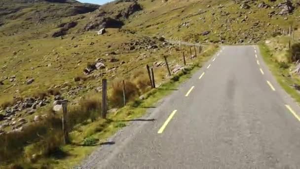 Pov Rlanda Nın Kerry Şehrinde Ballaghasheen Geçidi Nden Geçiyor — Stok video