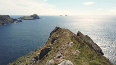 Kerry, İrlanda Halkası 'ndaki Kerry Cliffs' in hava görüntüleri