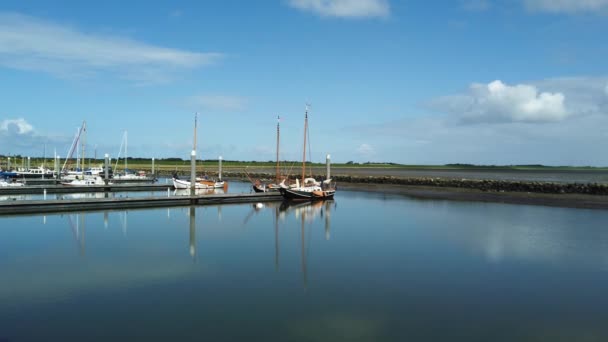 Bateaux Schiermonnikoog Dans Port Mer Des Wadden Marée Basse — Video