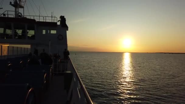 Silhouette Tramonto Del Traghetto Wagenborg Mare Wadden Nei Paesi Bassi — Video Stock