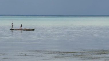 Zanzibar 'da teknedeki balıkçıların manzaralı görüntüleri
