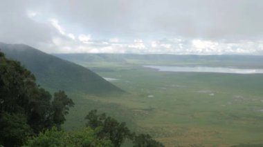 Yukarıdan bakıldığında Ngorongoro koruma parkı görünümü