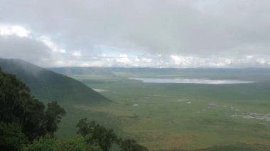 Yukarıdan bakıldığında Ngorongoro koruma parkı görünümü