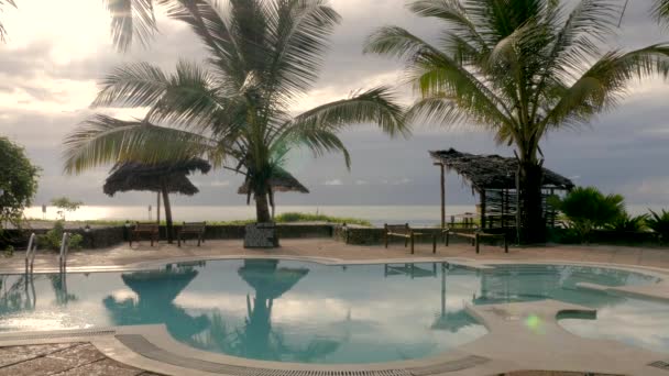 Vue Sur Mer Piscine Avec Bord Infini — Video