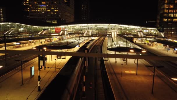 Moderner Hauptbahnhof Utrecht Mit Abfahrenden Und Abfahrenden Zügen — Stockvideo
