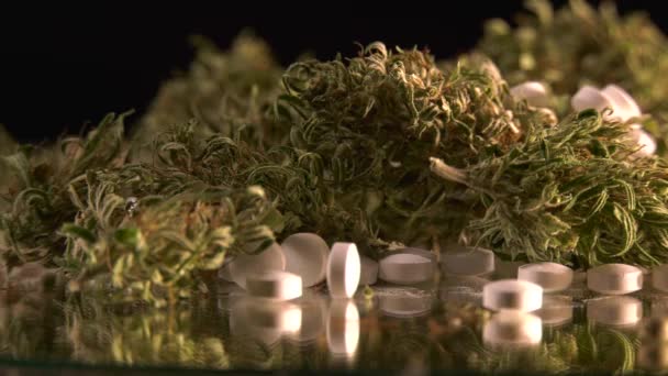 Cannabis Coque Cuchillas Afeitar Medicamentos Pastillas Xtc Aguja Giratoria — Vídeos de Stock