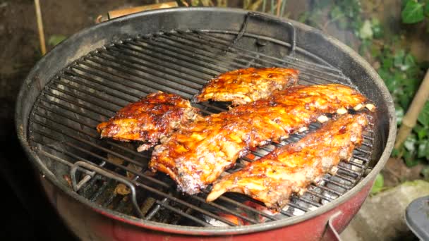 Close Beelden Van Het Grillen Spareribs Bbq — Stockvideo